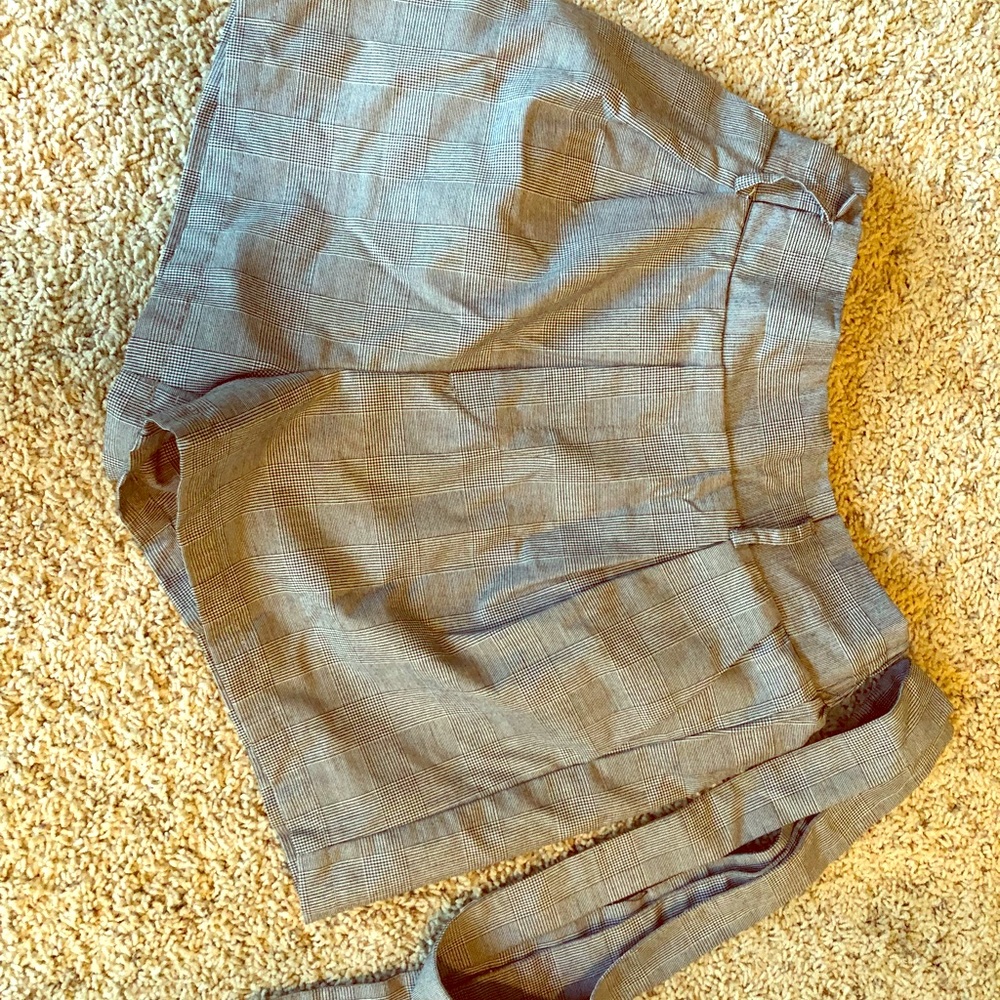 NWOT dressy shorts size S
